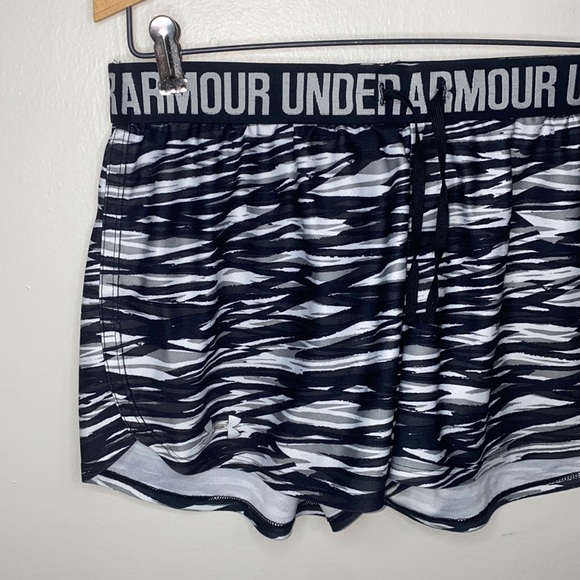 Under Armour Pants - 🪿Adorable Zebra Print Under Armour shorts!